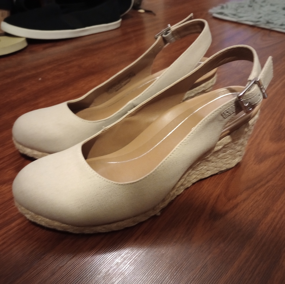 Vionic Beige Canvas Espadrille Wedge Slingbacks - Picture 2 of 12